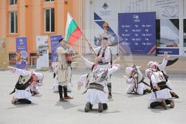 МГУ - Национален фолклорен ансамбъл „Българе“