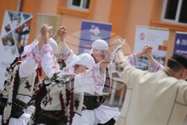 МГУ - Национален фолклорен ансамбъл „Българе“