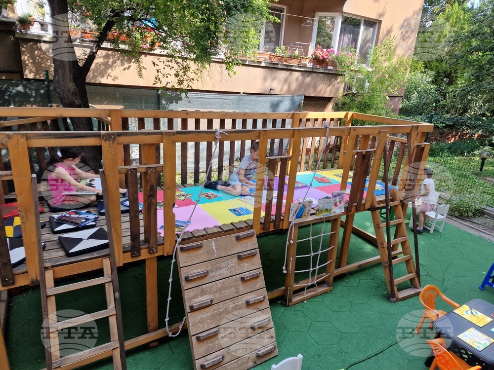 Пловдив - лятна читалня - библиотека - детски отдел