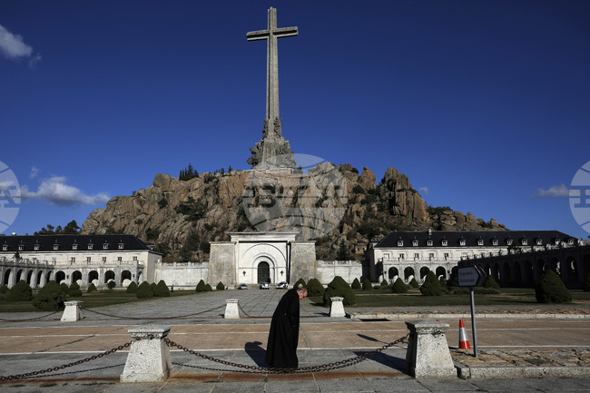 Испания почита паметта на жертвите на Франко 50 години след смъртта му