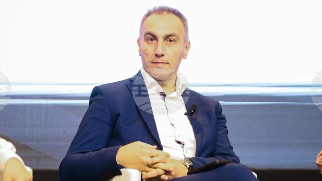 Издирваният бивш вицепремиер на Северна Македония Артан Груби е бил задържан на границата с Косово