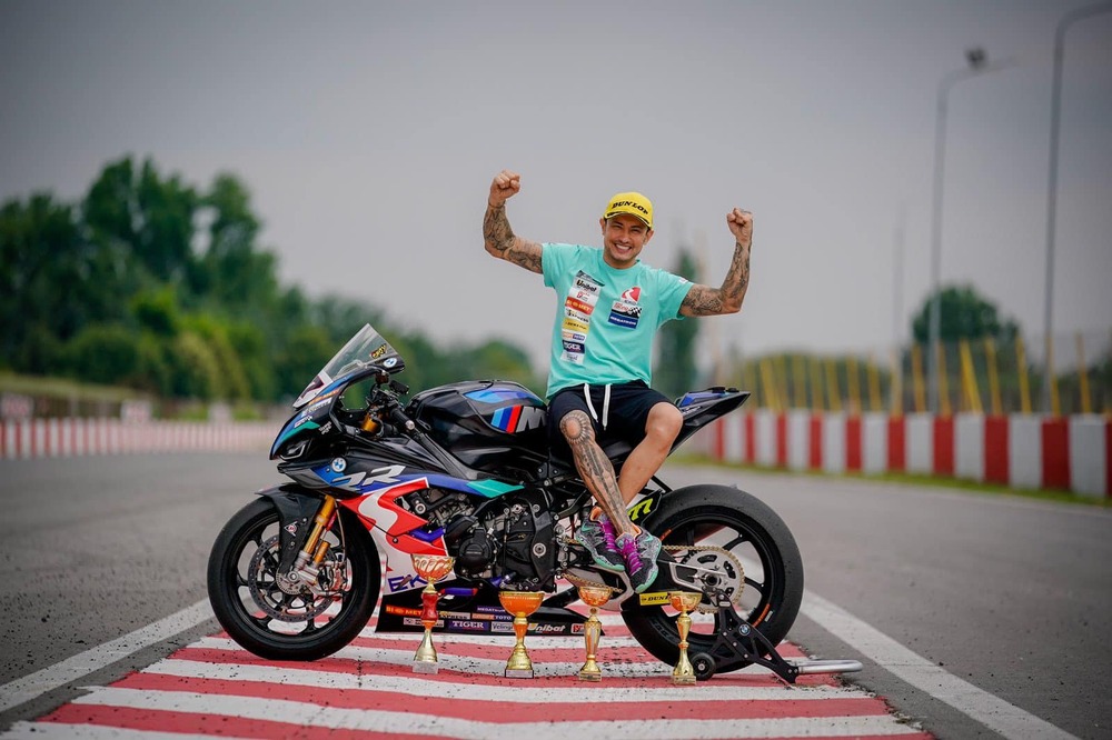 Българинът Мартин Чой и Team Racing 85 завършиха на 11-о място в клас Суперсток в мотоциклетното състезание "24 часа на Льо Ман"