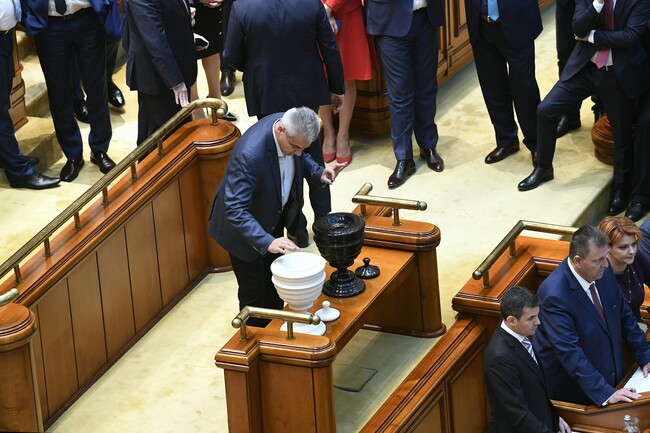 След оставката на кабинета на Николае Чука започва процедура за съставяне на ново правителство