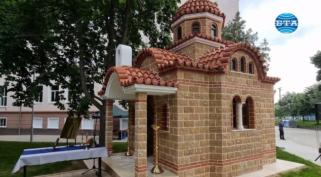 Новоизграденият православен храм в двора на Минно-геоложкия университет беше тържествено осветен