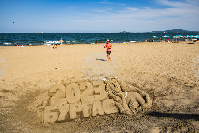 Бургас - плаж - пясъчни скулптури