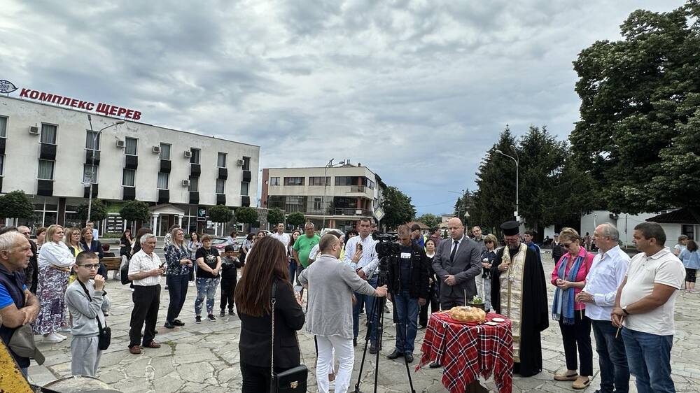 Община Сопот: Днес можеше да режем лентата за откриване на готовия площад, ако не бяха саботажите от страна на Общинския съвет