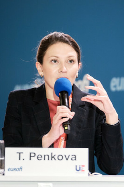 Цифровото евро идва през 2023 година, а финансовият сектор иска да инвестира в зелени ядрени проекти, според български евродепутат