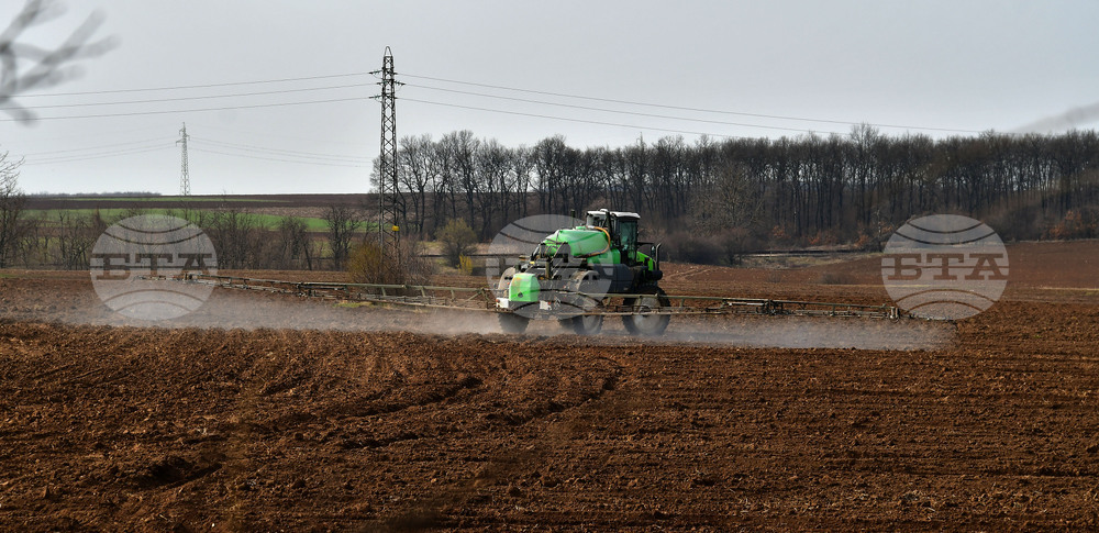 Село Тодорово - подхранване на почвата