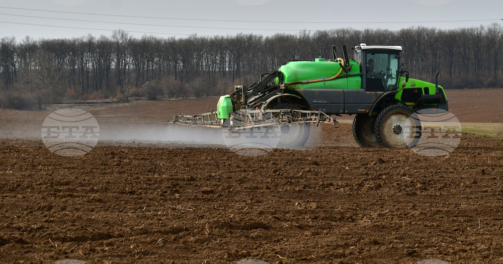 Село Тодорово - подхранване на почвата