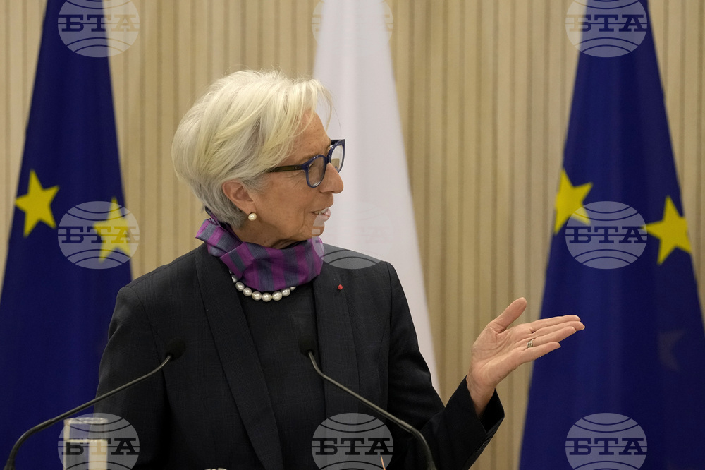 ЕЦБ се опитва да отбие едновременно ударите на инфлацията и опасността от рецесия