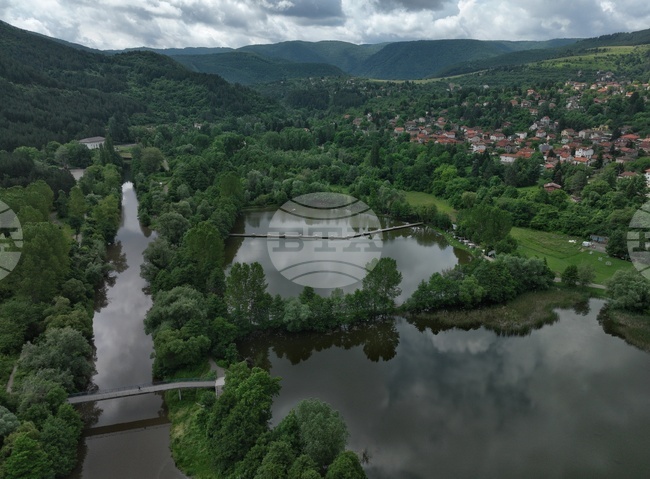 След спешна проверка по сигнал за теч от стената на язовир "Панчарево" правителството отпуска средства за ремонта на преливниците му