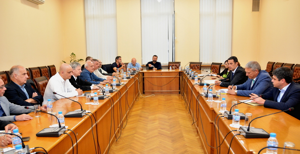 Министър Георги Гвоздейков: Започваме да работим по неотложните проблеми