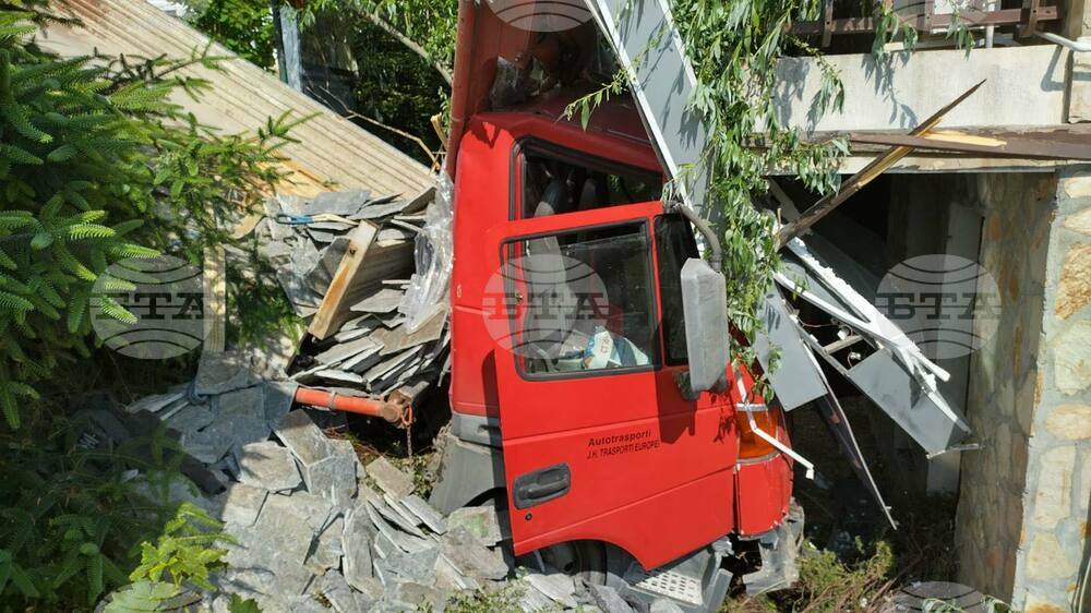 Самопотеглил камион уби мъж в Свети Влас, друг е в тежко състояние