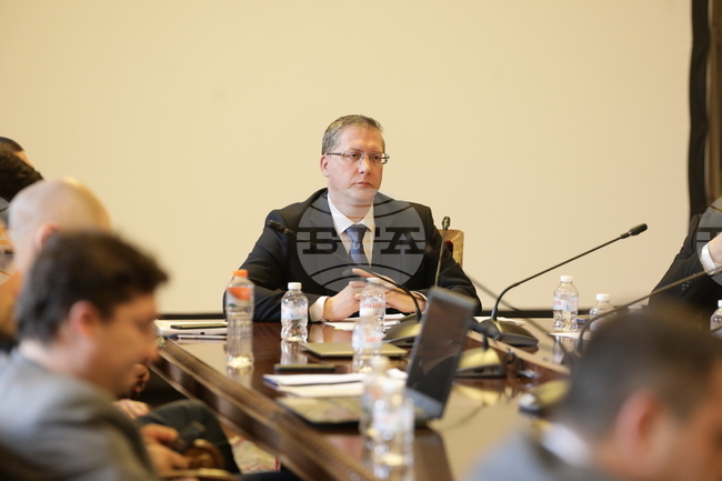 Парламент - Комисия по конституционни и правни въпроси