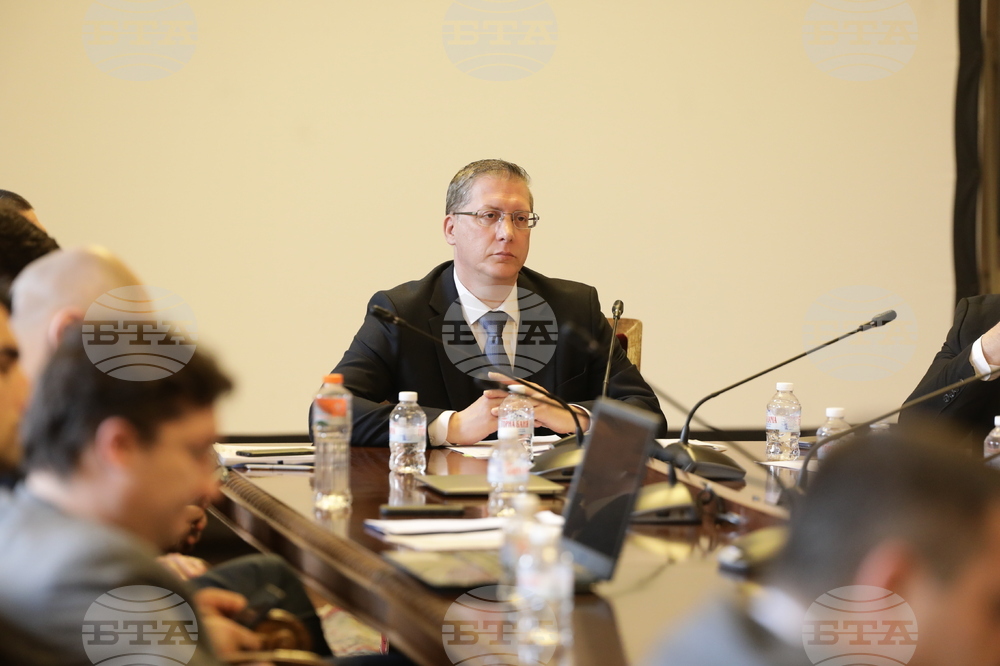 Парламент - Комисия по конституционни и правни въпроси