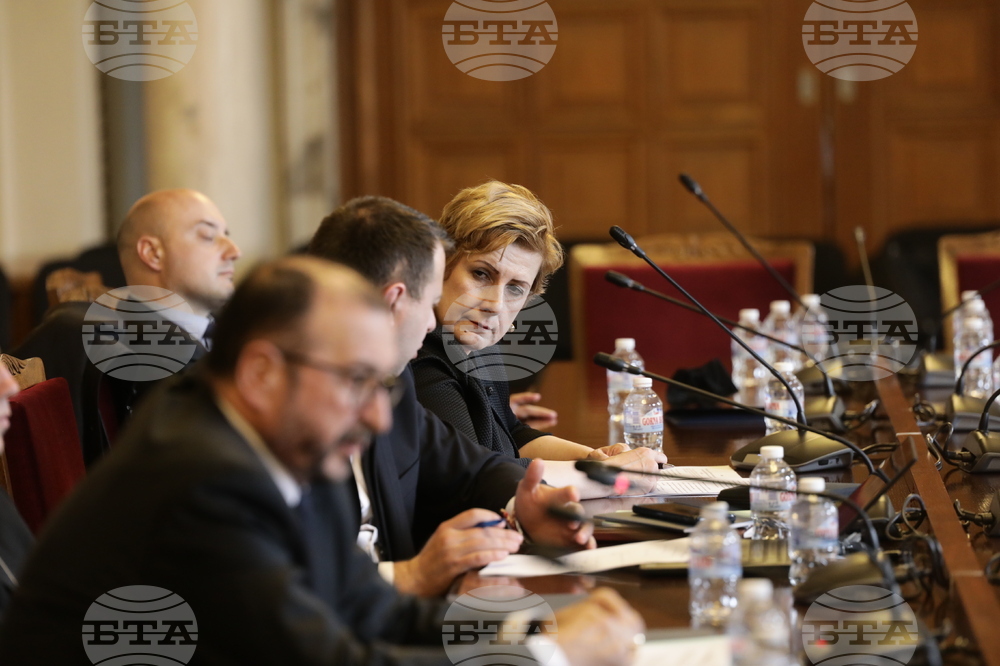 Парламент - Комисия по конституционни и правни въпроси