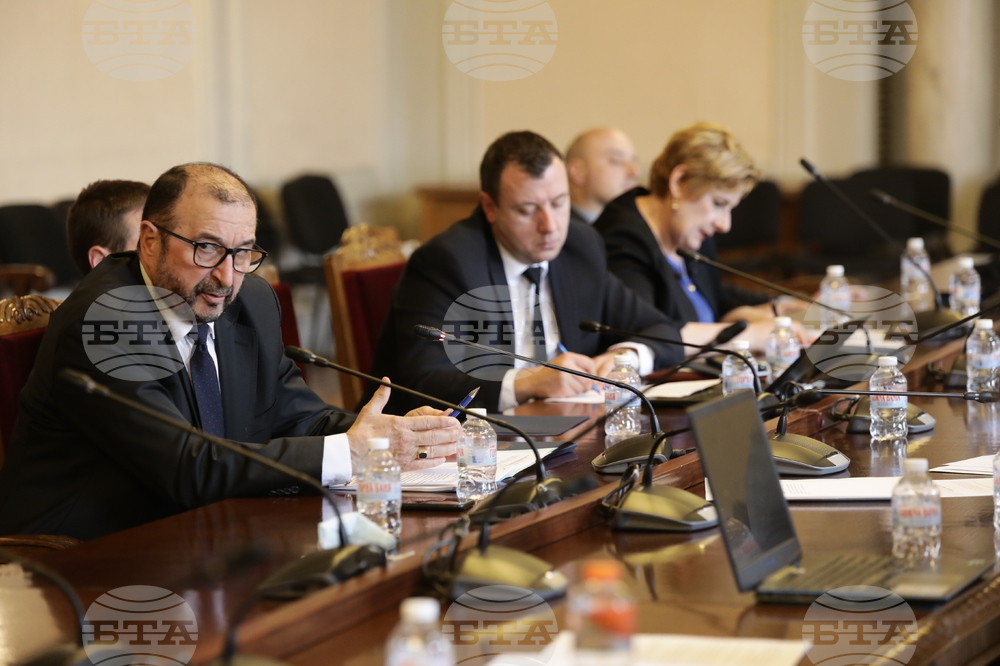 Парламент - Комисия по конституционни и правни въпроси