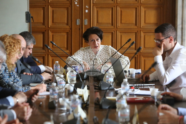 Парламент - Комисия по политиките за българите извън страната