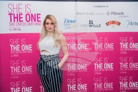 She’s The ONE награди осем жени