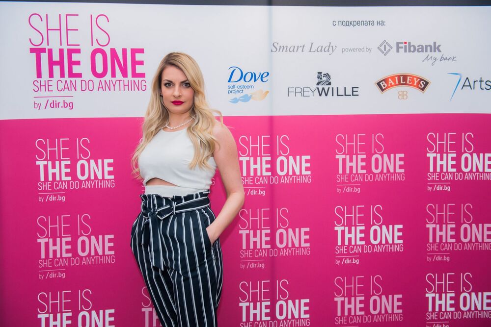 She’s The ONE награди осем жени