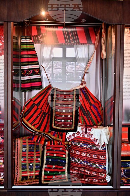 Престилката в българската носия бе представена от Центъра за българска култура в Болград като символ на културна традиция