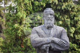 Благоевград - Димитър Благоев - паметник