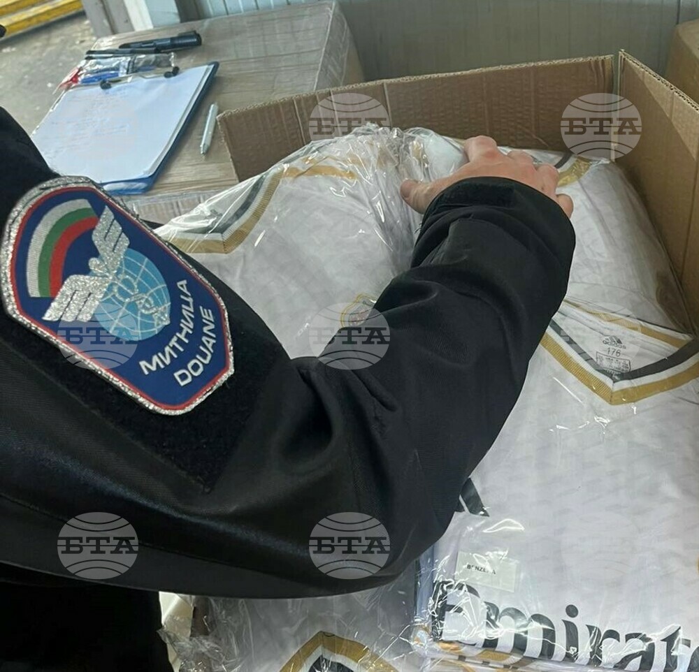 Над 13 хиляди недекларирани текстилни изделия с лога на известни марки откриха митническите служители на "Капитан Андреево"