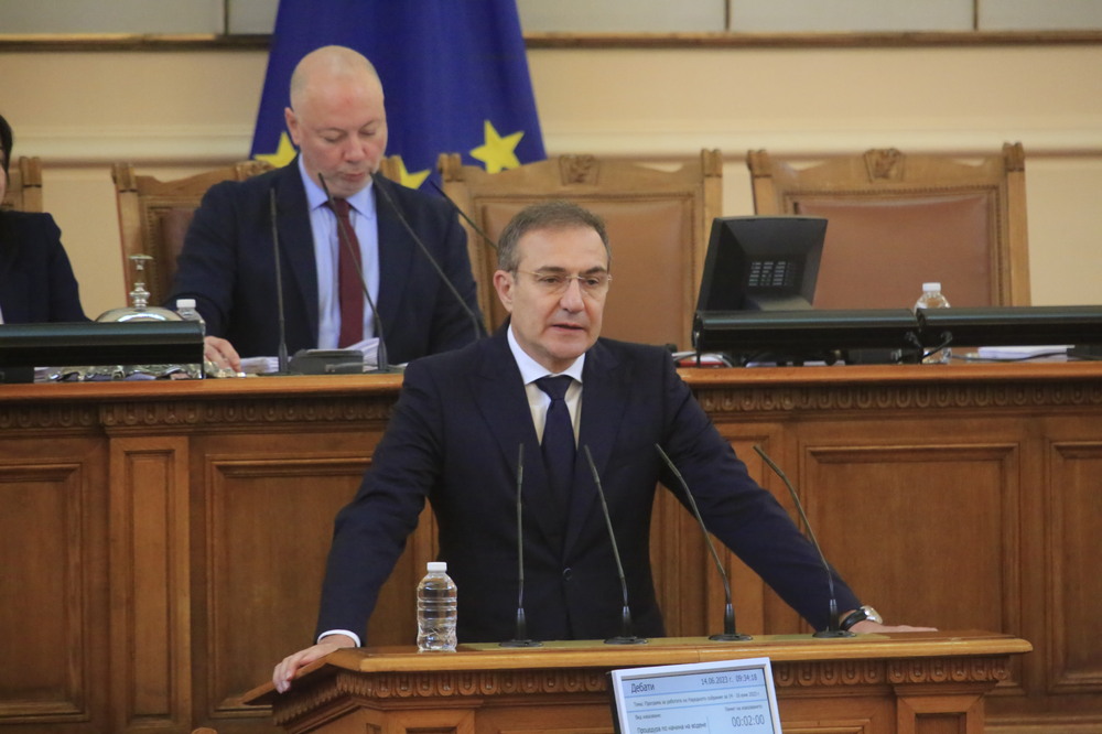 БСП: Председателят на парламента си позволява да прави „ала - бала“ с Народното събрание и да не допуска в зала важни обсъждания 