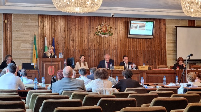 Общински съвет Добрич одобри три решения на извънредно заседание днес