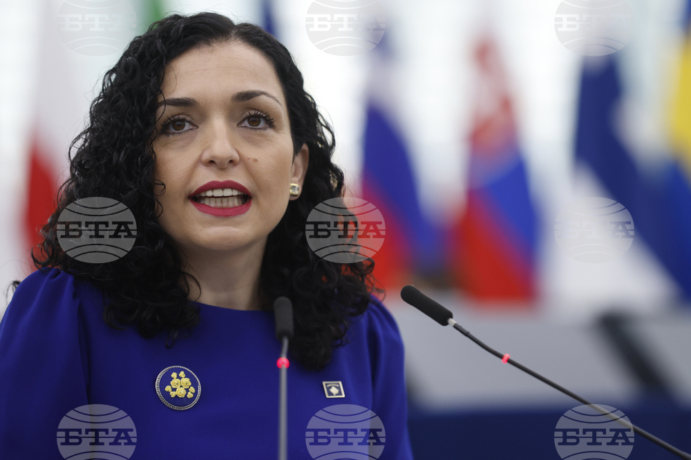 Президентът на Косово Вьоса Османи разговаря с американския конгресмен Майк Търнър