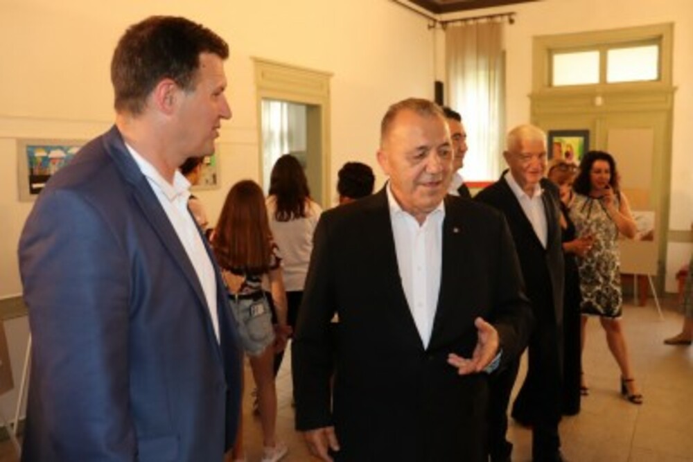 Кметът на Община Хасково Станислав Дечев присъства на официалното откриване на изложбата „Рицарят в мен“