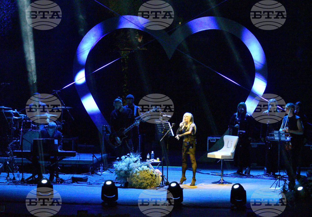 Bulgarian Singer Lili Ivanova Performs at Summer Theatre in Varna