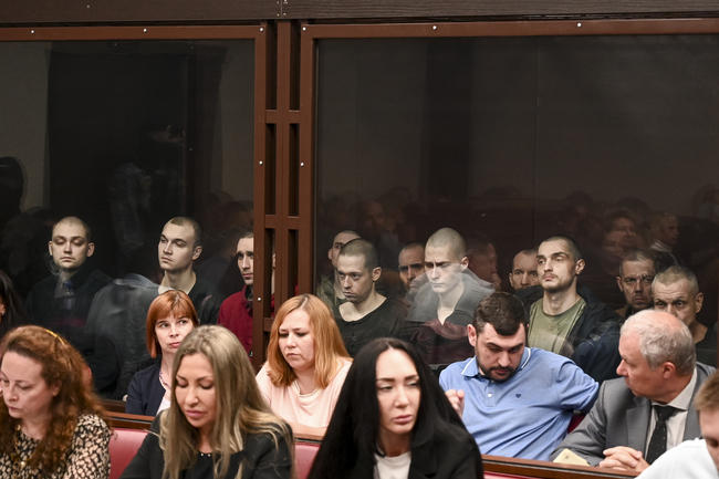 Трима украински войници бяха осъдени в окупирания Донецк на дълги срокове затвор по обвинения в убийство на цивилни в Мариупол