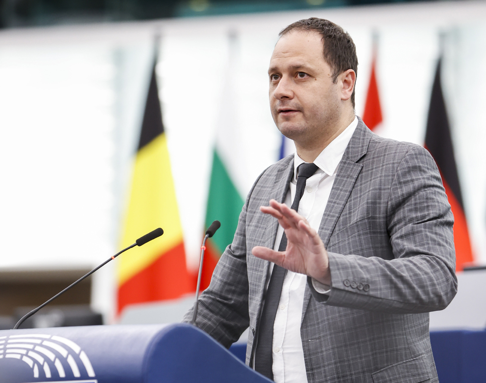 Петър Витанов: В основата на правилата за изкуствения интелект поставихме човека 