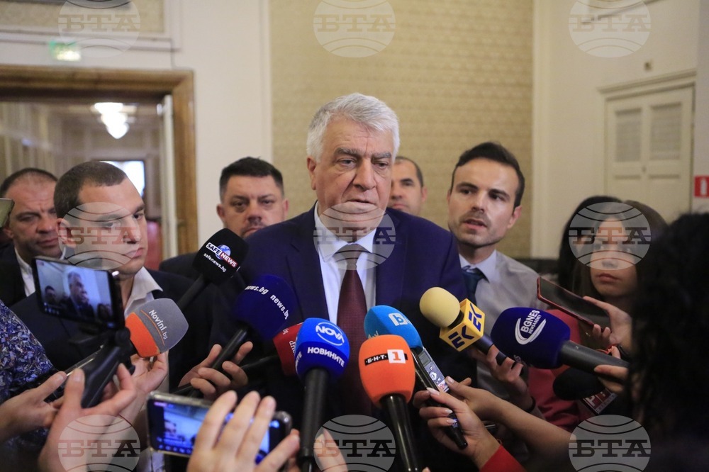 Проф. Румен Гечев: ПП-ДБ и ГЕРБ си стиснаха ръцете и взеха парите за децата във 2-ри, 3-ти и 4-ти клас