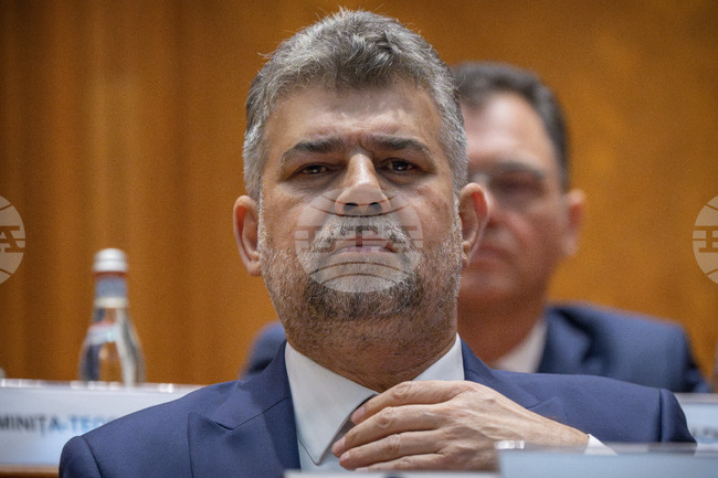 Оставката на румънския премиер Марчел Чолаку поискаха трима от кандидатите за президент на Румъния