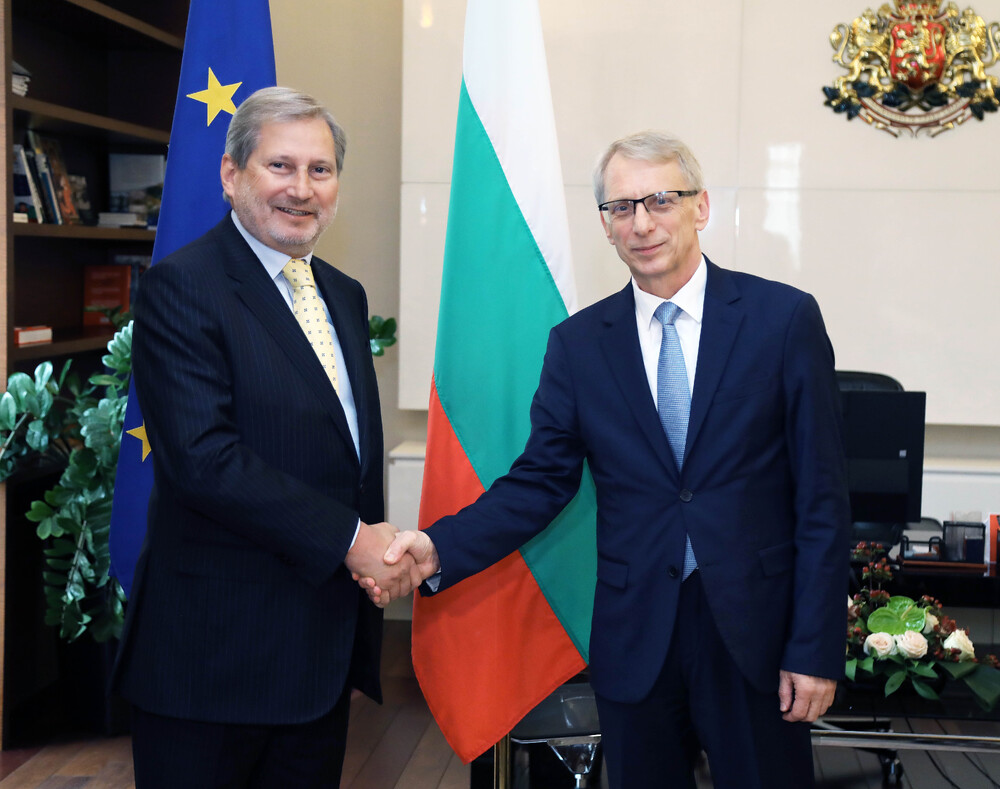 Еврокомисарят Йоханес Хан: Запазваме парите за кохезия и селско стопанство