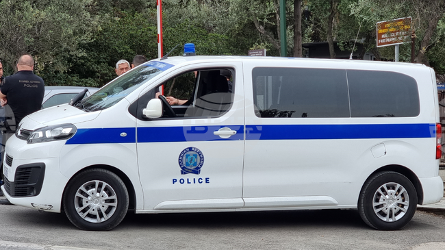 Специални части на гръцката полиция започват да патрулират в пет ромски квартала в района на Атина