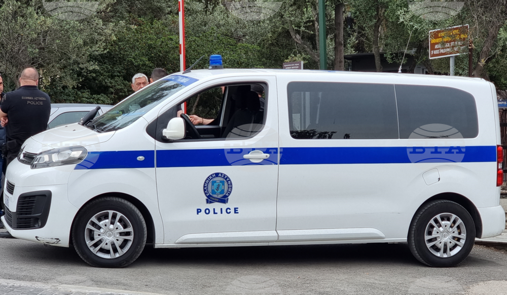 Полицията задържа анархисти за безредици пред жилището на избрания за президент на Гърция Костас Тасулас