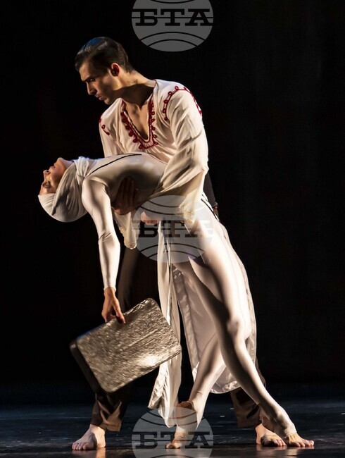 Никола Хаджитанев гостува в спектакъл, посветен на 80-годишнината от рождението на Маргарита Арнаудова