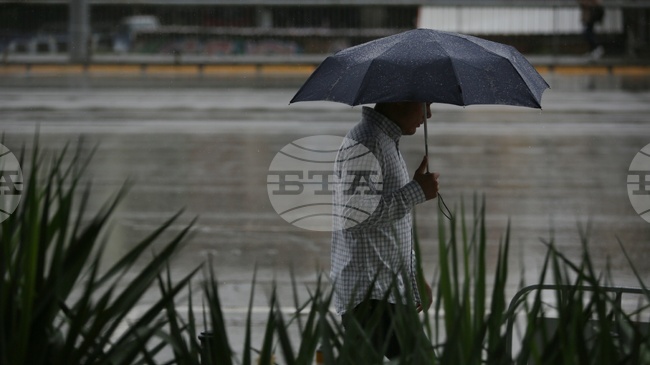 Проливните дъждове предизвикват сериозни проблеми в Атина и цяла Южна Гърция