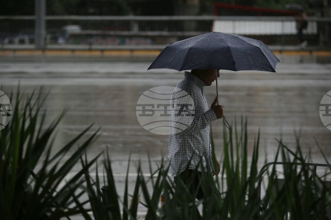 Проливните дъждове предизвикват сериозни проблеми в Атина и цяла Южна Гърция