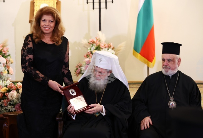 Илияна Йотова - Патриарх Неофит - награждаване