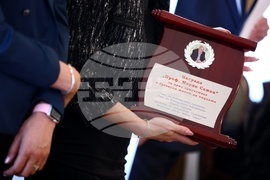 Илияна Йотова - Патриарх Неофит - награждаване