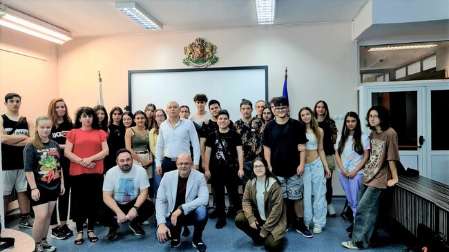Апелативна прокуратура – Пловдив: Пловдивската прокуратура е съорганизатор на Националния конкурс за плакат за училищата по изкуствата под мотото „Държава, право, личност“