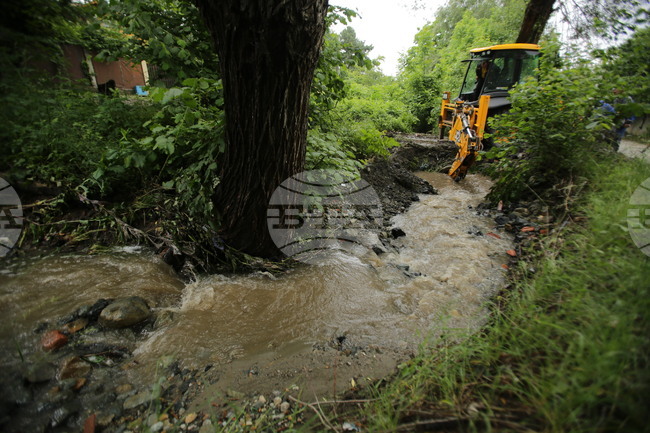 Четирима мъже, добивали незаконно подземни богатства в пловдивски села, са с обвинения от прокуратурата
