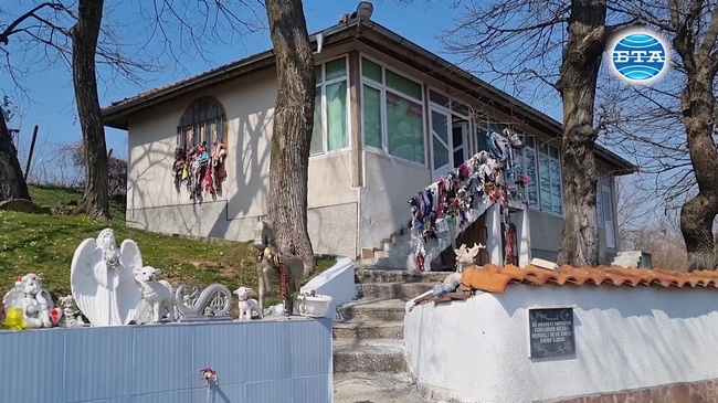 Свято място край търговищкото село Момино привлича поклонници от цялата страна