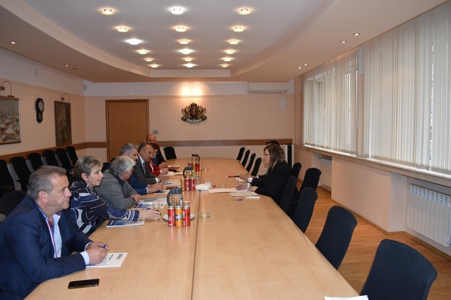 Вицепремиерът Нинова и металурзите обсъдиха възможности за държавна подкрепа в сектора