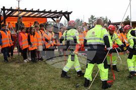 Дирекция „Аварийна помощ и превенция" - обучение - ученици