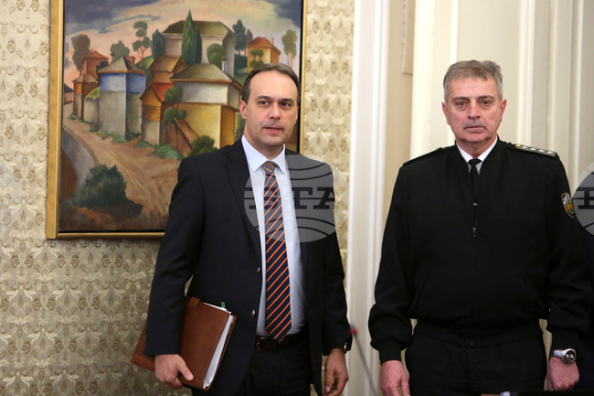 Парламент - Комисия - отбрана - външна политика